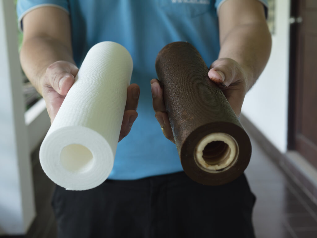 vecteezy_new-and-dirty-household-drinking-water-purifier-filter-tube_22831366